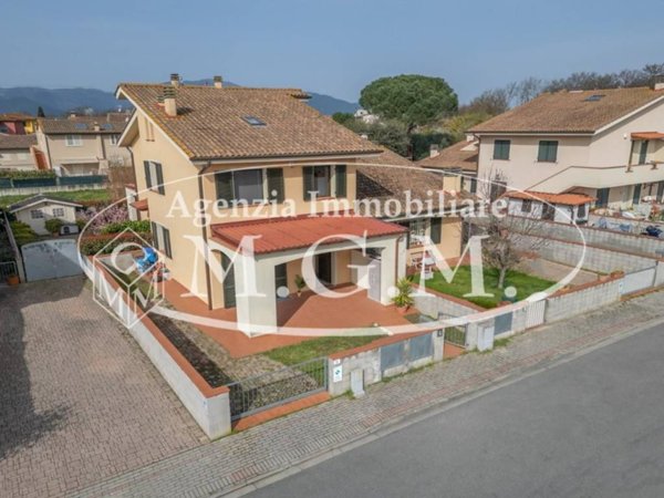 casa indipendente in vendita a Bientina in zona Quattro Strade