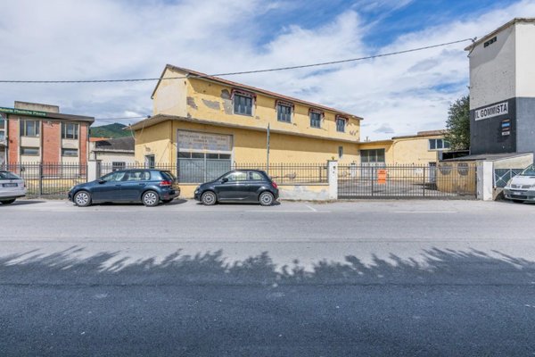 locale di sgombero in vendita a Bientina