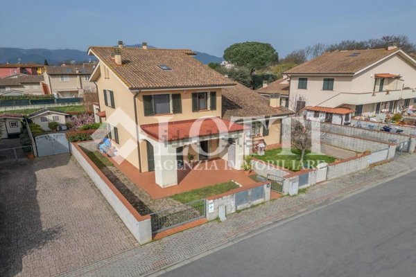 casa indipendente in vendita a Bientina in zona Quattro Strade