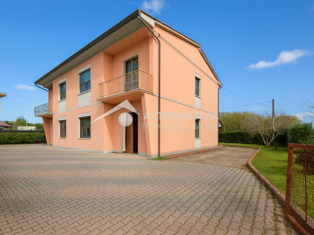 casa semindipendente in vendita a Bientina