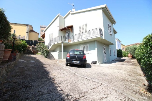 casa indipendente in vendita a Bientina