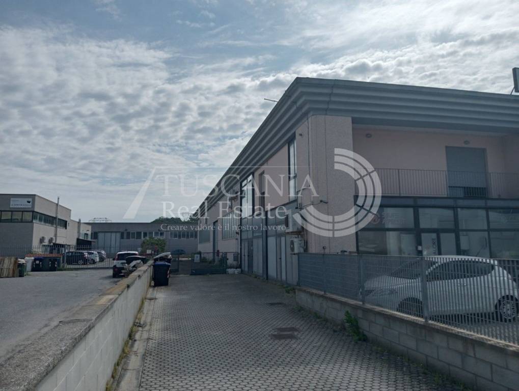 negozio in vendita a Bientina