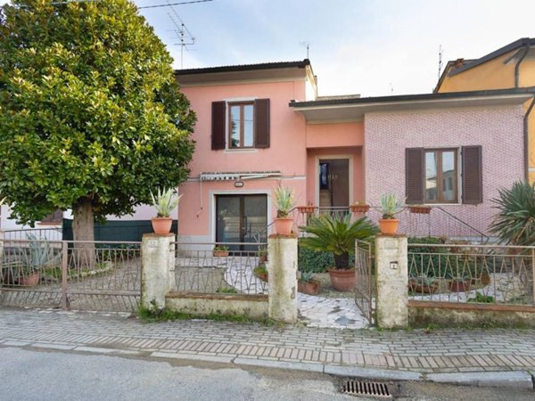 casa indipendente in vendita a Bientina in zona Quattro Strade