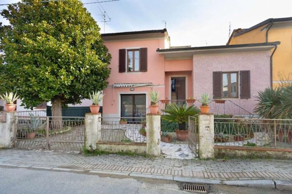 casa indipendente in vendita a Bientina in zona Quattro Strade