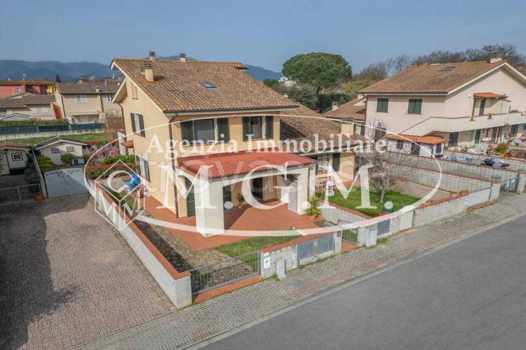 casa indipendente in vendita a Bientina in zona Quattro Strade