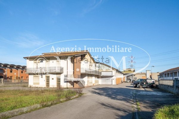 capannone in vendita a Bientina