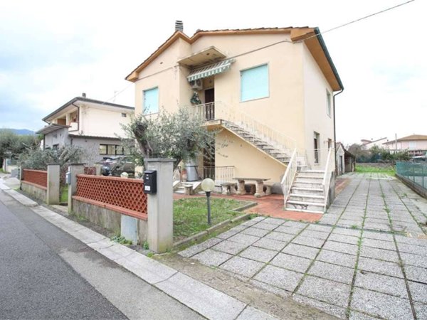 casa indipendente in vendita a Bientina