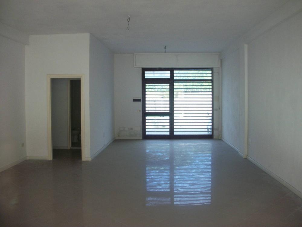 locale commerciale in vendita a Bientina