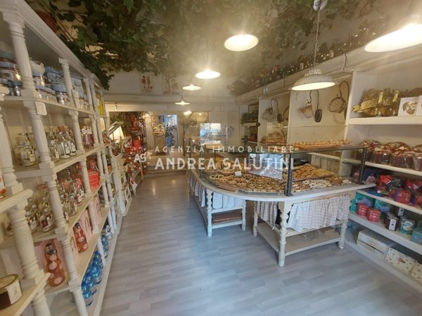 locale commerciale in vendita a Bientina