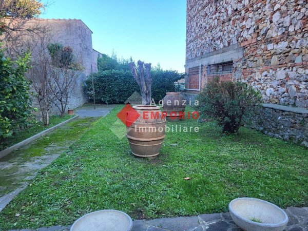 intera palazzina in vendita a Buti