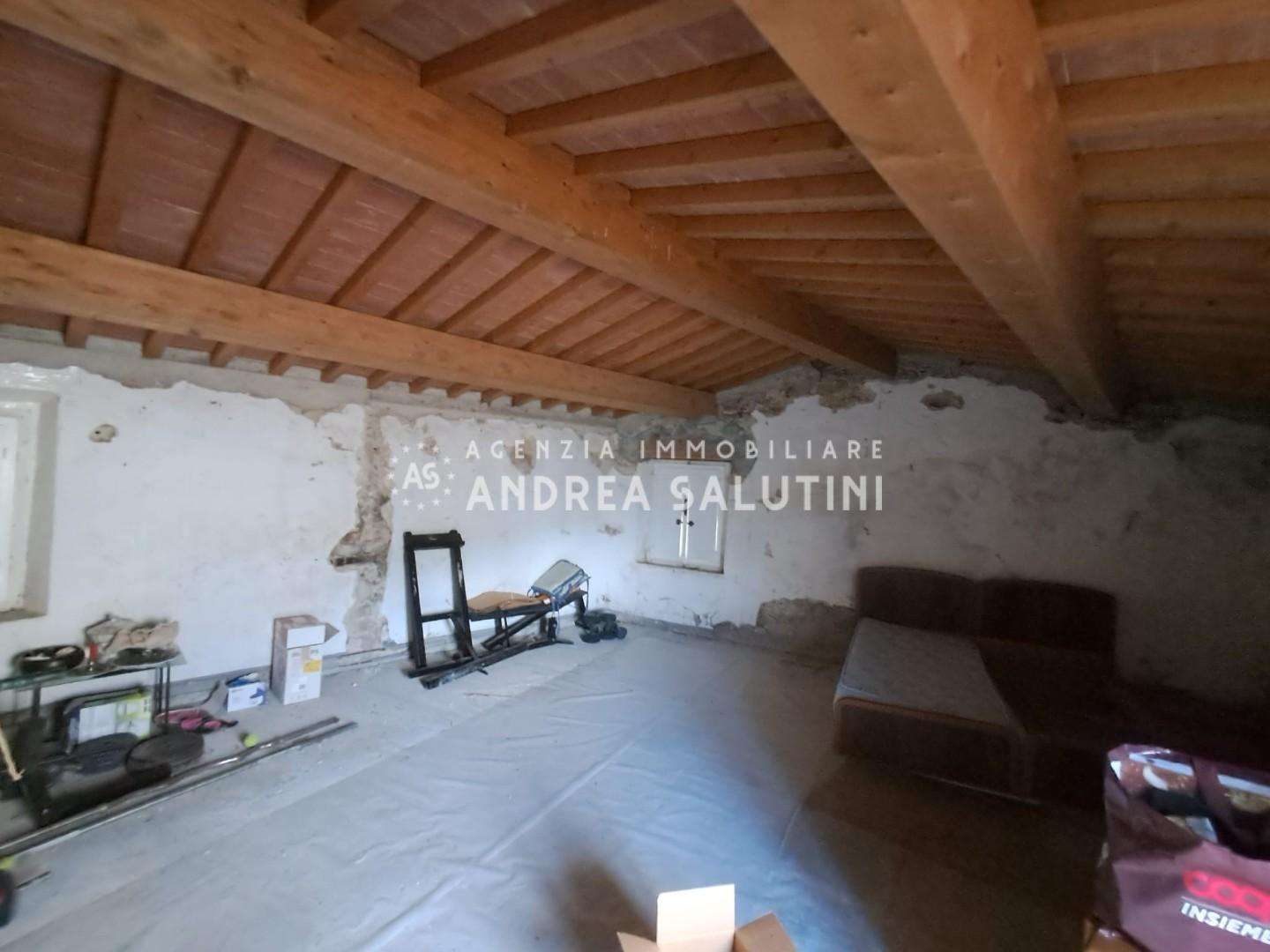 intera palazzina in vendita a Buti in zona La croce