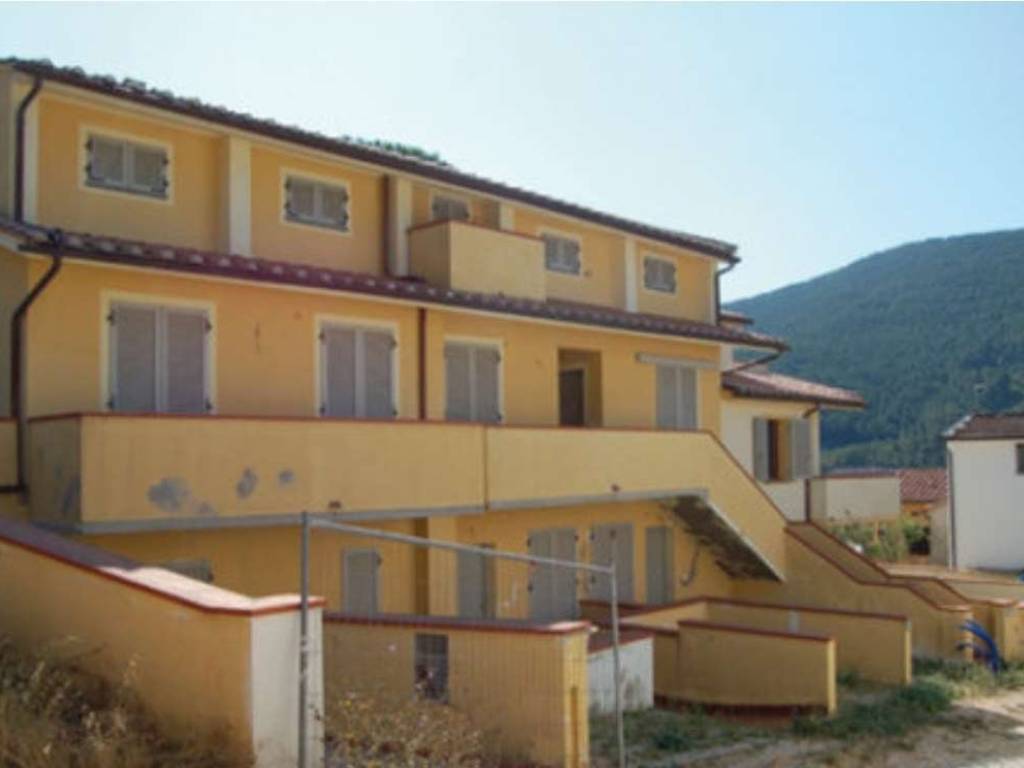 intera palazzina in vendita a Buti