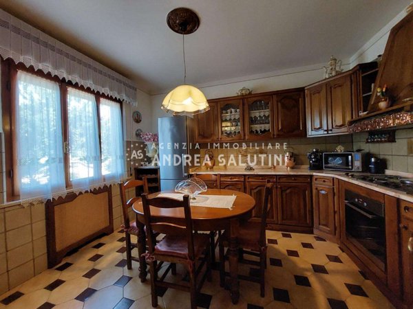 casa indipendente in vendita a Buti