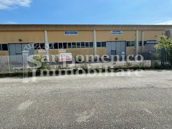 locale commerciale in vendita a Buti