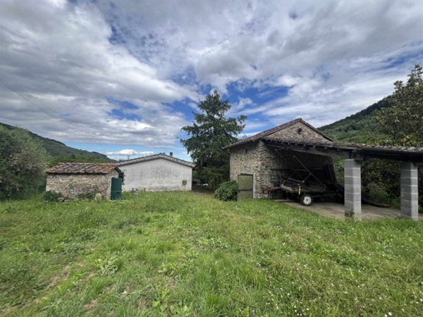 casa indipendente in vendita a Buti