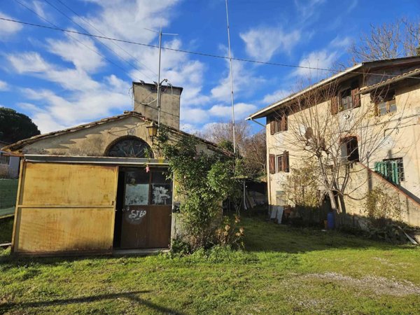 casa indipendente in vendita a Buti