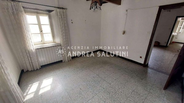 intera palazzina in vendita a Buti