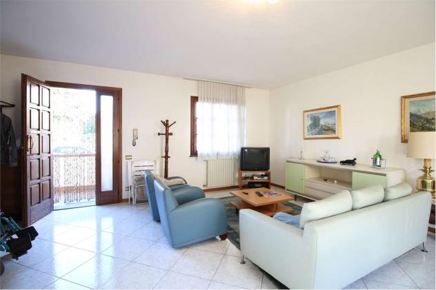 casa indipendente in vendita a Buti