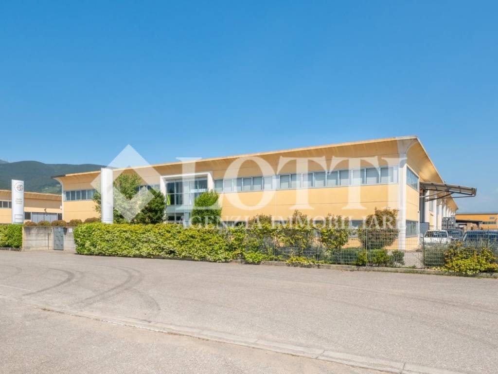 locale commerciale in vendita a Buti