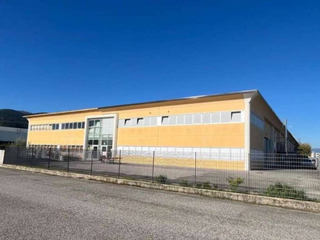 locale commerciale in vendita a Buti