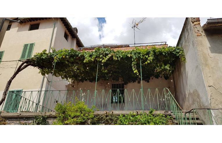 intera palazzina in vendita a Buti