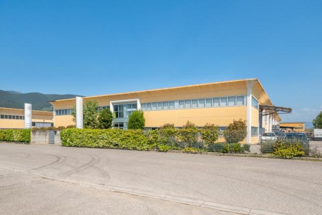 locale commerciale in vendita a Buti