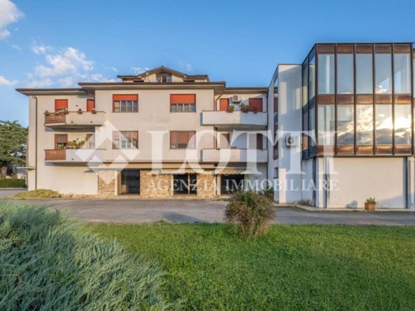 locale commerciale in vendita a Buti in zona La croce