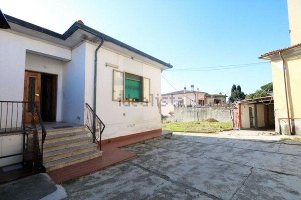 casa indipendente in vendita a Buti