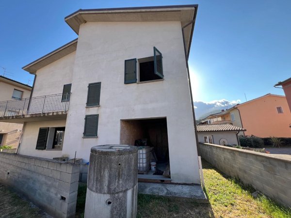 casa indipendente in vendita a Buti