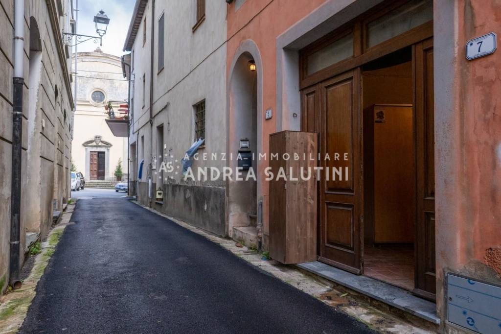 intera palazzina in vendita a Buti