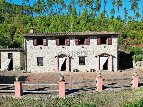 casa indipendente in vendita a Buti