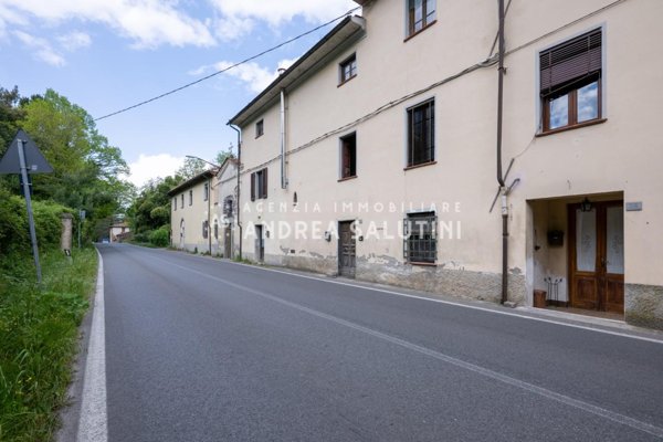 intera palazzina in vendita a Buti in zona La croce