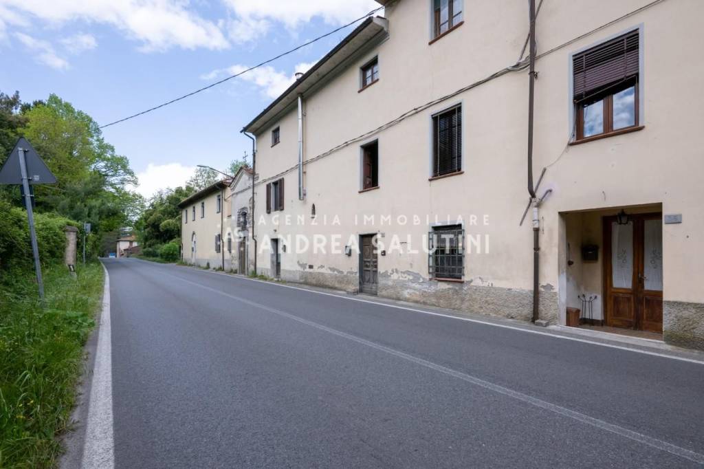 intera palazzina in vendita a Buti in zona La croce