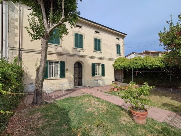 intera palazzina in vendita a Buti