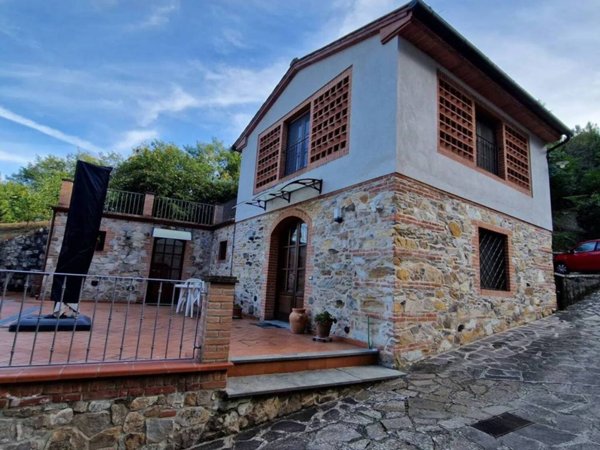 casa indipendente in vendita a Buti