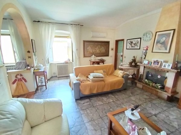 casa indipendente in vendita a Buti
