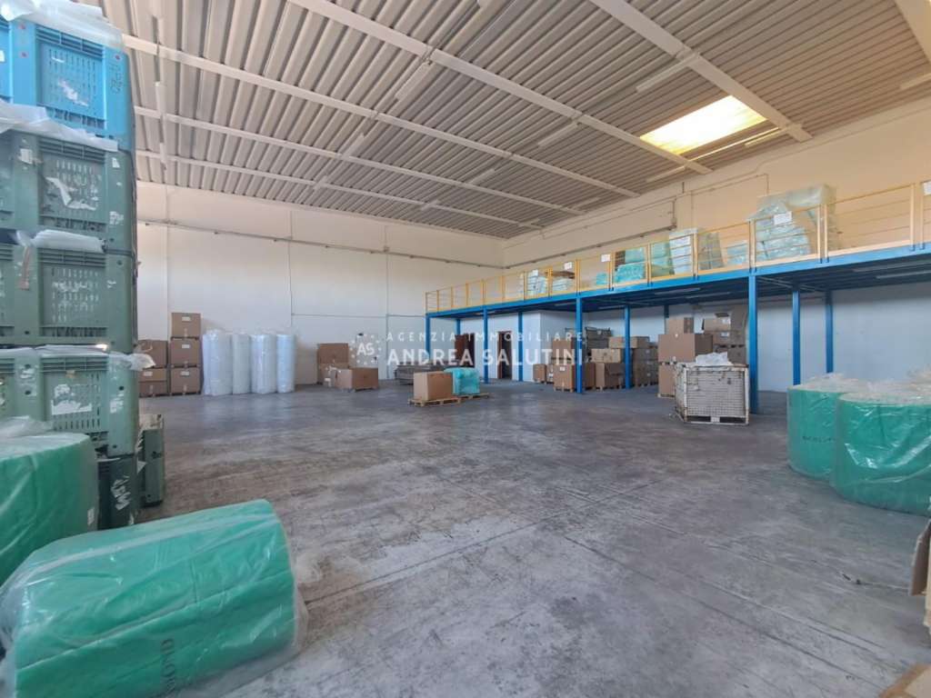 locale commerciale in vendita a Buti
