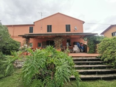 casa indipendente in vendita a Calci in zona Villa