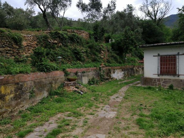 casa semindipendente in vendita a Calci
