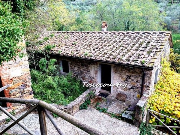 villa in vendita a Calci in zona Villa