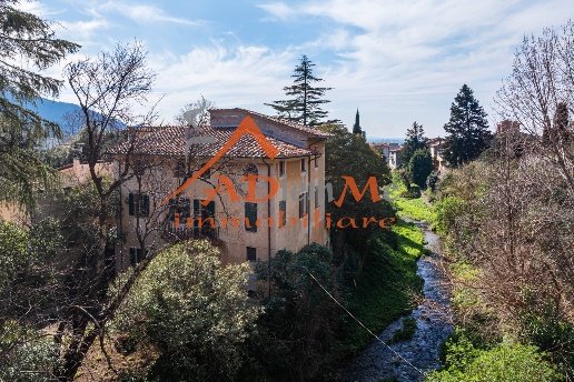 casa indipendente in vendita a Calci in zona Villa