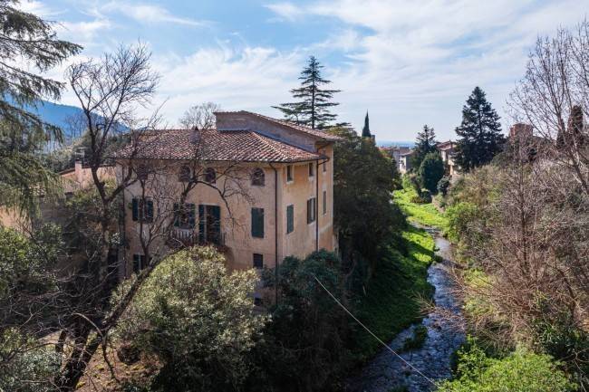 casa indipendente in vendita a Calci in zona Villa
