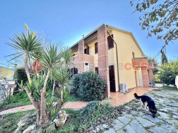 casa indipendente in vendita a Calci in zona Villa