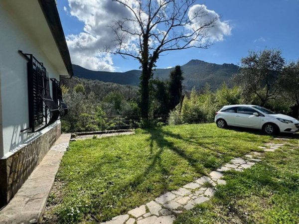 casa indipendente in vendita a Calci in zona Villa