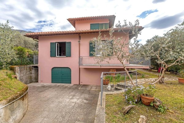 casa indipendente in vendita a Calci