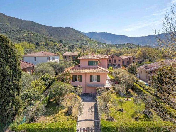 casa indipendente in vendita a Calci in zona Villa