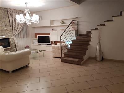 casa indipendente in vendita a Calci in zona Villa