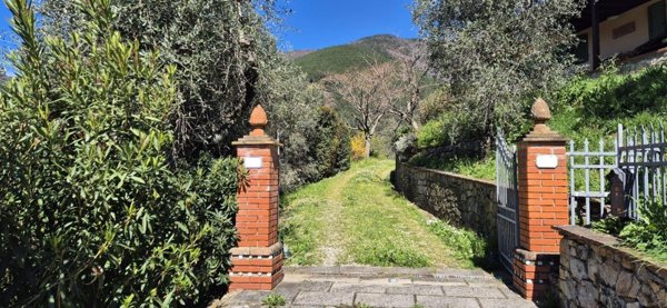 casa indipendente in vendita a Calci
