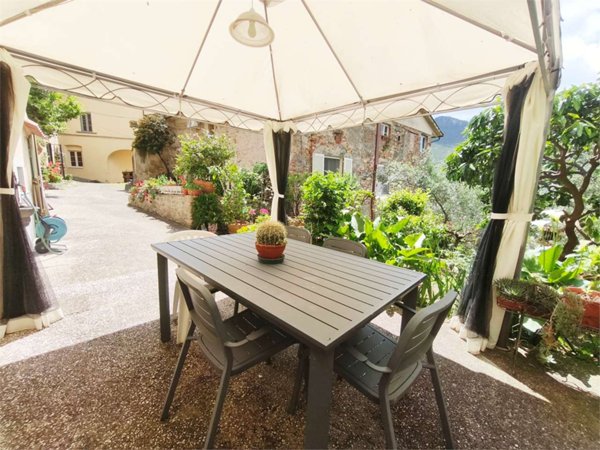 casa semindipendente in vendita a Calci in zona Montemagno