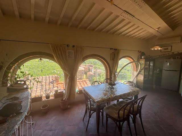 intera palazzina in vendita a Calci in zona Montemagno